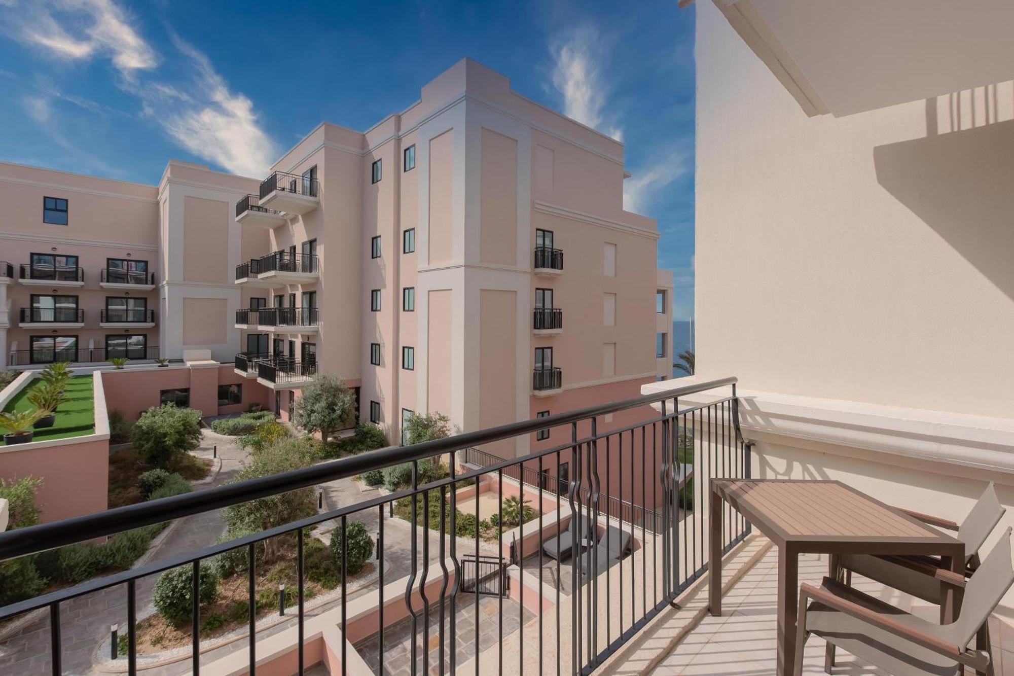 The Westin Dragonara Resort, Malta Saint Julian's Екстер'єр фото 3D rendering of a balcony